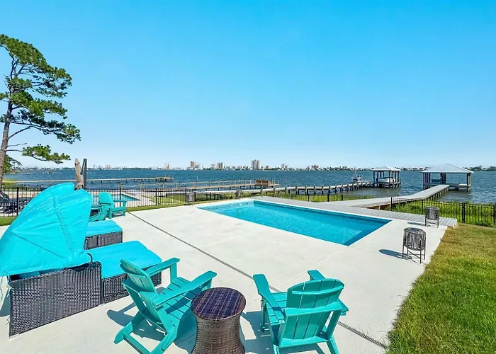 Water Oaks Lagoon House- Heated Pool Dock, Modern Waterfront Holiday home Gulf Shores