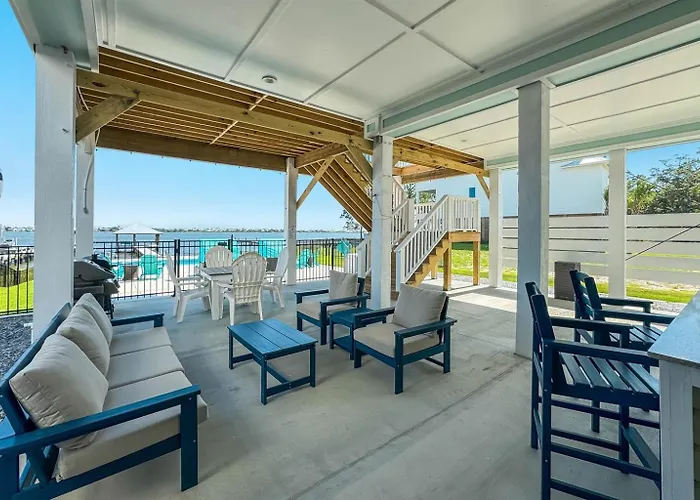 Holiday home Water Oaks Lagoon House- Heated Pool Dock, Modern Waterfront Gulf Shores