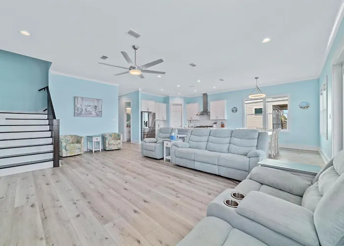 Water Oaks Lagoon House- Heated Pool Dock, Modern Waterfront Holiday home Gulf Shores
