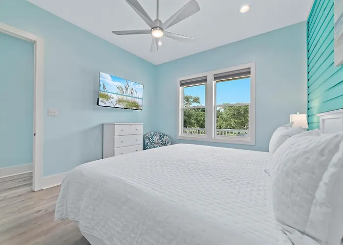 Holiday home Water Oaks Lagoon House- Heated Pool Dock, Modern Waterfront *