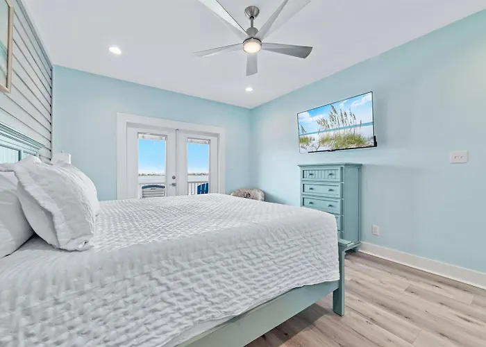 Holiday home Water Oaks Lagoon House- Heated Pool Dock, Modern Waterfront *