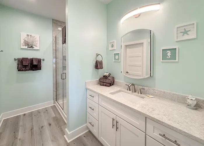 Water Oaks Lagoon House- Heated Pool Dock, Modern Waterfront Holiday home Gulf Shores