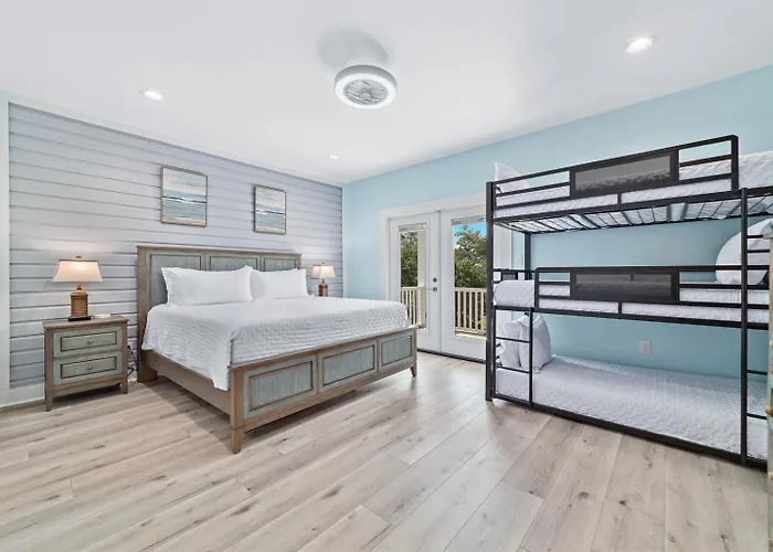 Water Oaks Lagoon House- Heated Pool Dock, Modern Waterfront Holiday home Gulf Shores