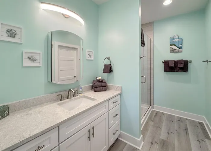 Water Oaks Lagoon House- Heated Pool Dock, Modern Waterfront Holiday home Gulf Shores