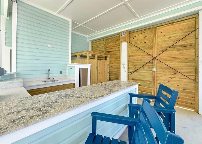 Holiday home Water Oaks Lagoon House- Heated Pool Dock, Modern Waterfront *