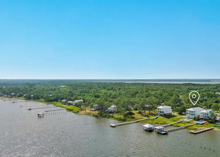 Water Oaks Lagoon House- Heated Pool Dock, Modern Waterfront Holiday home Gulf Shores